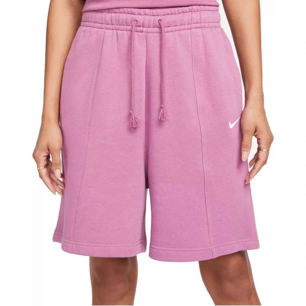 Nike Women's Sportswear Essential Fleece High Rise Shorts Size S Light Bordeaux